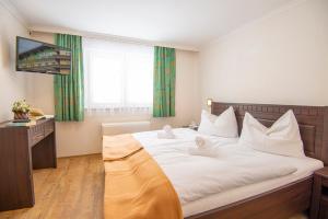 Łóżko lub łóżka w pokoju w obiekcie Mountainlovers Berghotel SeidlAlm