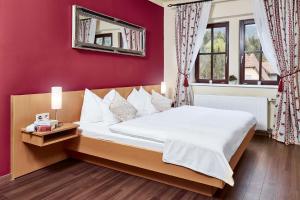 Postel nebo postele na pokoji v ubytování Naturhotel Schloss Kassegg
