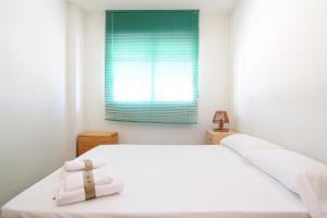 Posteľ alebo postele v izbe v ubytovaní Global Properties, Estudio para parejas con piscina en Canet playa