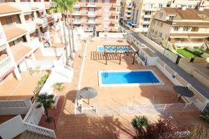 Bazén v ubytovaní Global Properties, Estudio para parejas con piscina en Canet playa alebo v jeho blízkosti
