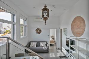 A seating area at Stay Together Barcelona Apartments