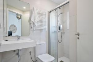 A bathroom at Stay Together Barcelona Apartments Még 37 kép
