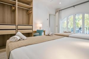 A bed or beds in a room at Stay Together Barcelona Apartments