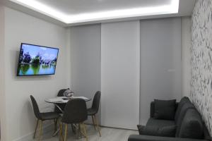 Televízia a/alebo spoločenská miestnosť v ubytovaní Ático Chill Out la Biznaga