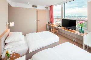 TV a/nebo společenská místnost v ubytování Hotel Altus Poznań Old Town - Destigo Hotels