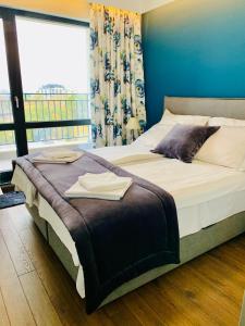 Llit o llits en una habitació de LIDO de Plovdiv Apartments