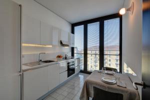 Kuchyň nebo kuchyňský kout v ubytování DUPARC Contemporary Suites
