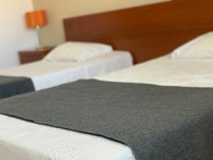 Ένα ή περισσότερα κρεβάτια σε δωμάτιο στο Buganvília Holidays