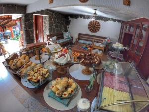 an overhead view of a table with plates of food at Pousada D'Pillel in Abraão