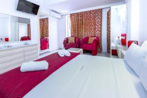 Postel nebo postele na pokoji v ubytování ROY Hotel