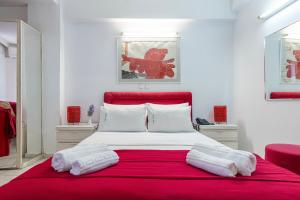 Postel nebo postele na pokoji v ubytování ROY Hotel