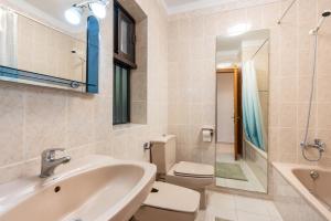Koupelna v ubytování Sunset two bedroom suite + 8 fotografií