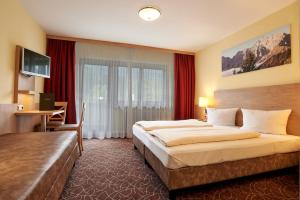 Postel nebo postele na pokoji v ubytování Alpen-Hotel Seimler