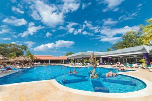 Bazén v ubytování Riu Lupita - All Inclusive nebo v jeho okolí