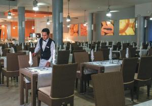 Restaurace v ubytování Riu Lupita - All Inclusive
