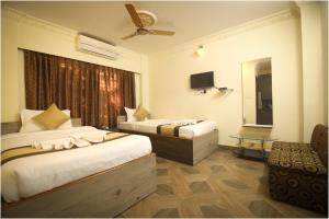 Postel nebo postele na pokoji v ubytování Apples Balaji Inn