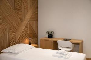 Ein Bett oder Betten in einem Zimmer der Unterkunft OPHELIA Hotel