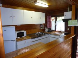 A kitchen or kitchenette at gîte superéquipé en Ardenne belge