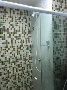 a shower with a glass door in a bathroom at APTO ACONCHEGANTE 1KM DA Praia do aracagy e 4KM DA Litorânea in São Luís