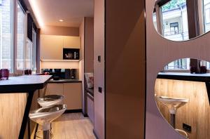 Ванна кімната в Luxury Upscale Apartments On Maydan