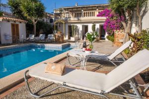 The swimming pool at or close to Villa Sant Josep