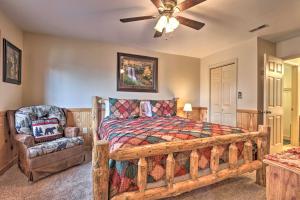 1 dormitorio con 1 cama y 1 silla en Smoky Mountain Retreat with Hot Tub, Arcade Games en Pigeon Forge