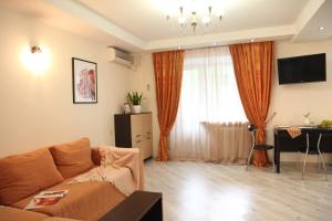 Телевизор и/или развлекательный центр в Inn Home Apartments - Ocean Plaza area