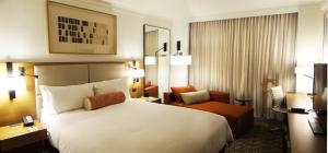 Rúm í herbergi á InterContinental Tegucigalpa at Multiplaza Mall by IHG