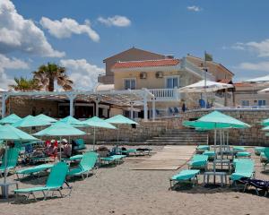Bazén v ubytování Jo An Beach Hotel nebo v jeho okolí