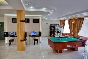Biliár nebo kulečník v ubytování Jo An Beach Hotel