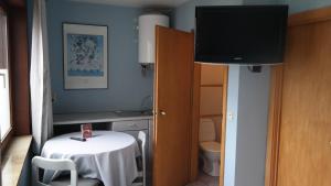 TV a/nebo společenská místnost v ubytování De Bonte Os Hotel & Tower