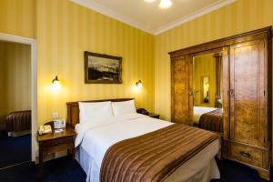 Ein Bett oder Betten in einem Zimmer der Unterkunft Best Western Swiss Cottage Hotel