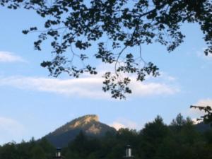 A general mountain view or a mountain view taken from a vendégházakat