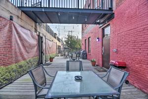 Modernized Dtwn Condo with Patio and Grill Access