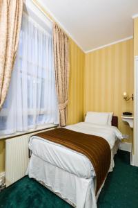 Ein Bett oder Betten in einem Zimmer der Unterkunft Best Western Swiss Cottage Hotel