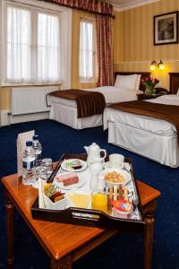Ein Bett oder Betten in einem Zimmer der Unterkunft Best Western Swiss Cottage Hotel