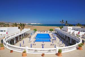 Bazén v ubytování Hotel Las Costas nebo v jeho okolí