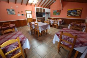 ห้องอาหารหรือที่รับประทานอาหารของ Hostería Ailen