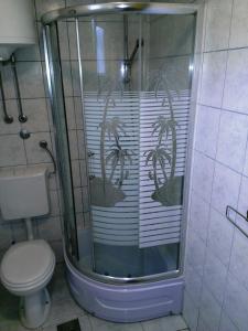 A bathroom at Apartments Tudor Nikola