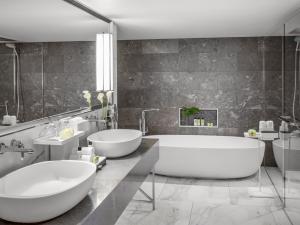 Um banheiro em InterContinental Wellington by IHG