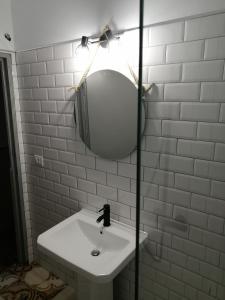 A bathroom at Alcaravaneras Hostel
