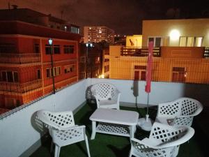 A balcony or terrace at Alcaravaneras Hostel