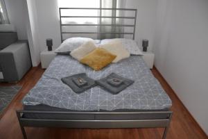 Posteľ alebo postele v izbe v ubytovaní Apartament i pokoje Szalawa