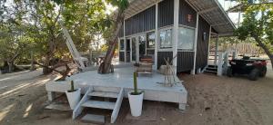 a table and chairs in front of a house at Pousada Gamella in Tatajuba