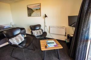 Televiisor ja/või meelelahutuskeskus majutusasutuses Nugget View Kaka Point Motels