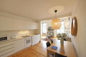 a kitchen and dining room with a table and a room at FLH Aliados Loft in Porto
