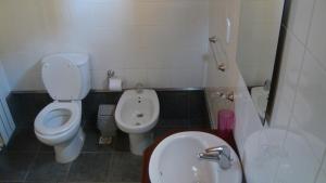 Kylpyhuone majoituspaikassa Fuerte Calafate Hotel Panorámico