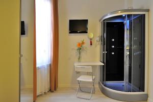 a room with a shower with a chair and a table at Far Home Plaza Mayor in Madrid