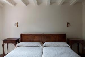 Łóżko lub łóżka w pokoju w obiekcie Hotel IRARAGORRI