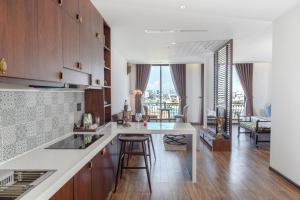 Dapur atau dapur kecil di Dong Duong Hotel & Suites - Afternoon Tea Inclusive - Very Central